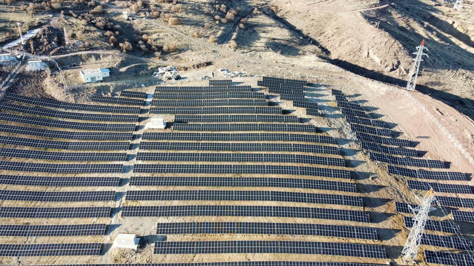 Ernamaş Makina — panel sıraları ve saha içindeki enerji altyapısı